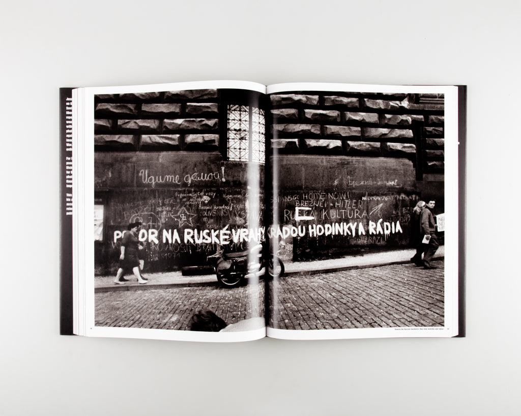 Invasion Prague 68 by Josef Koudelka - 10