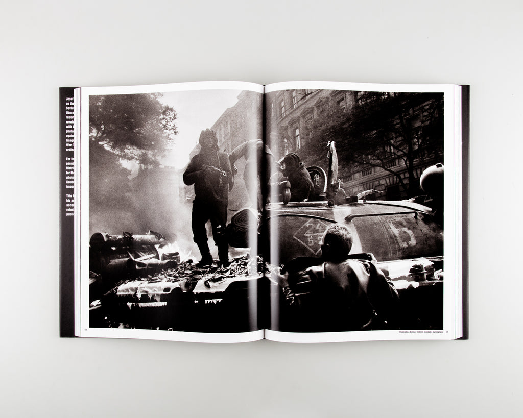 Invasion Prague 68 by Josef Koudelka - 11