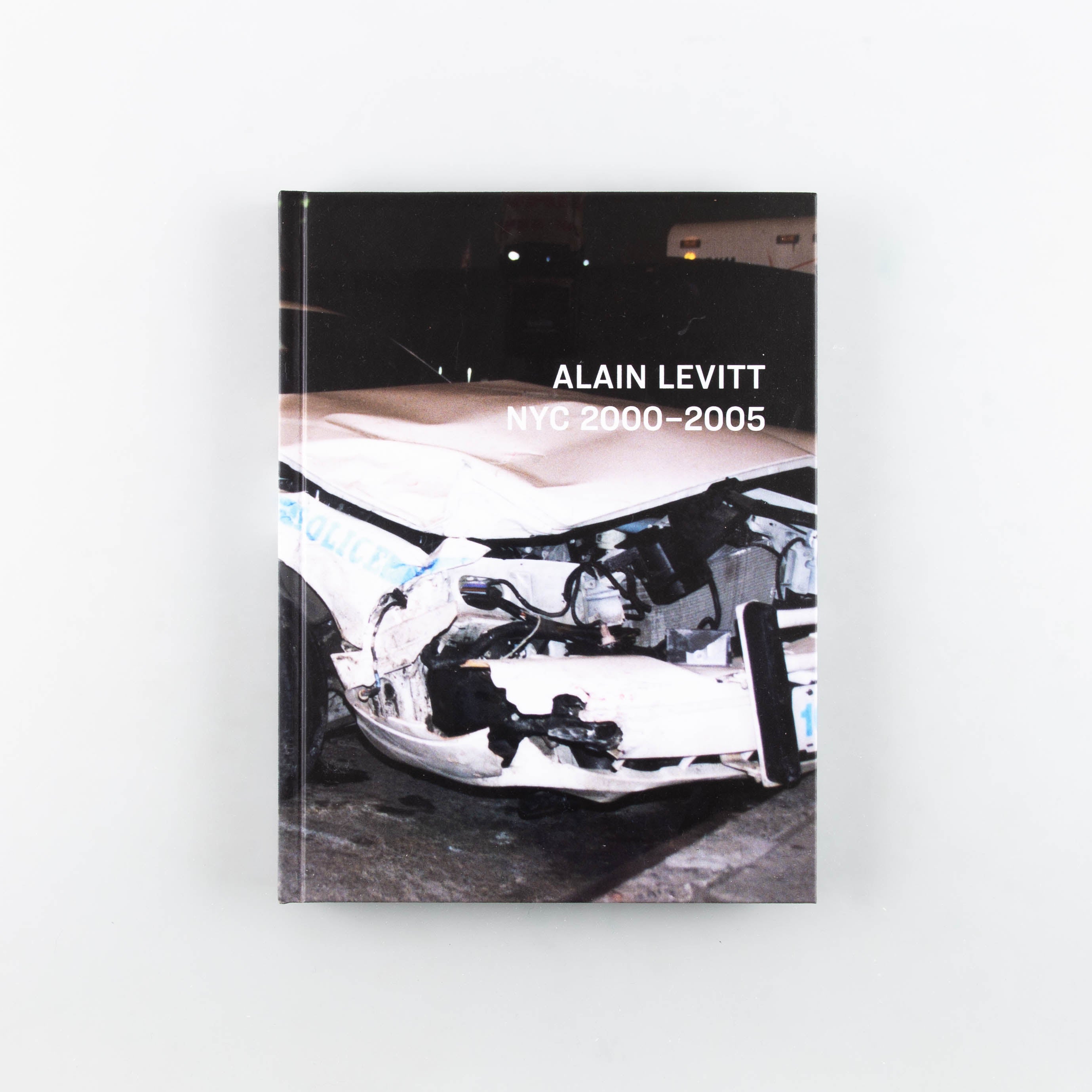 送料無料 ギフト Alain Levitt: NYC 2000-2005 by Alain Levitt | Village. Leeds, UK アート・デザイン・音楽