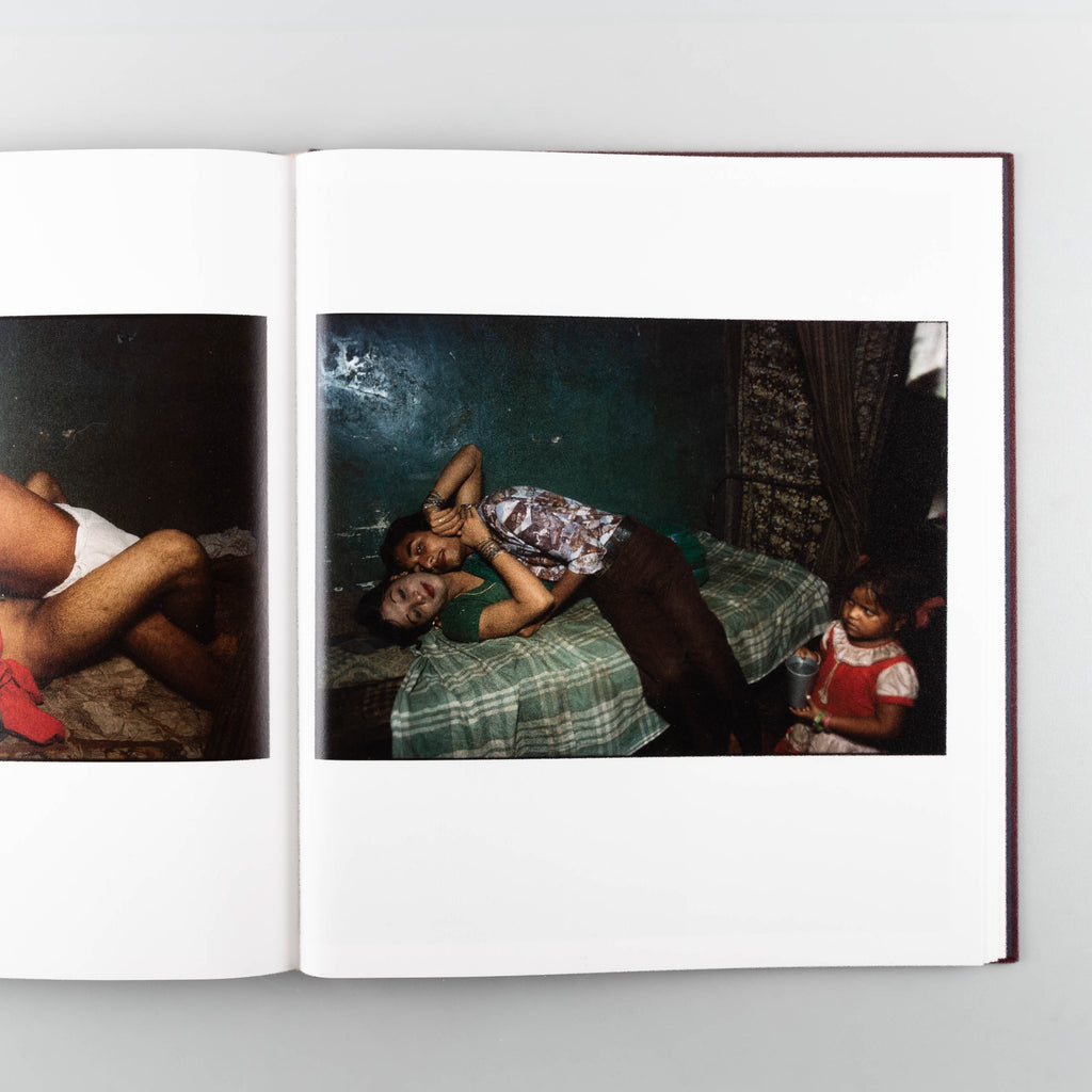 Falkland Road, Prostitutes of Bombay by  Mary Ellen Mark - 4