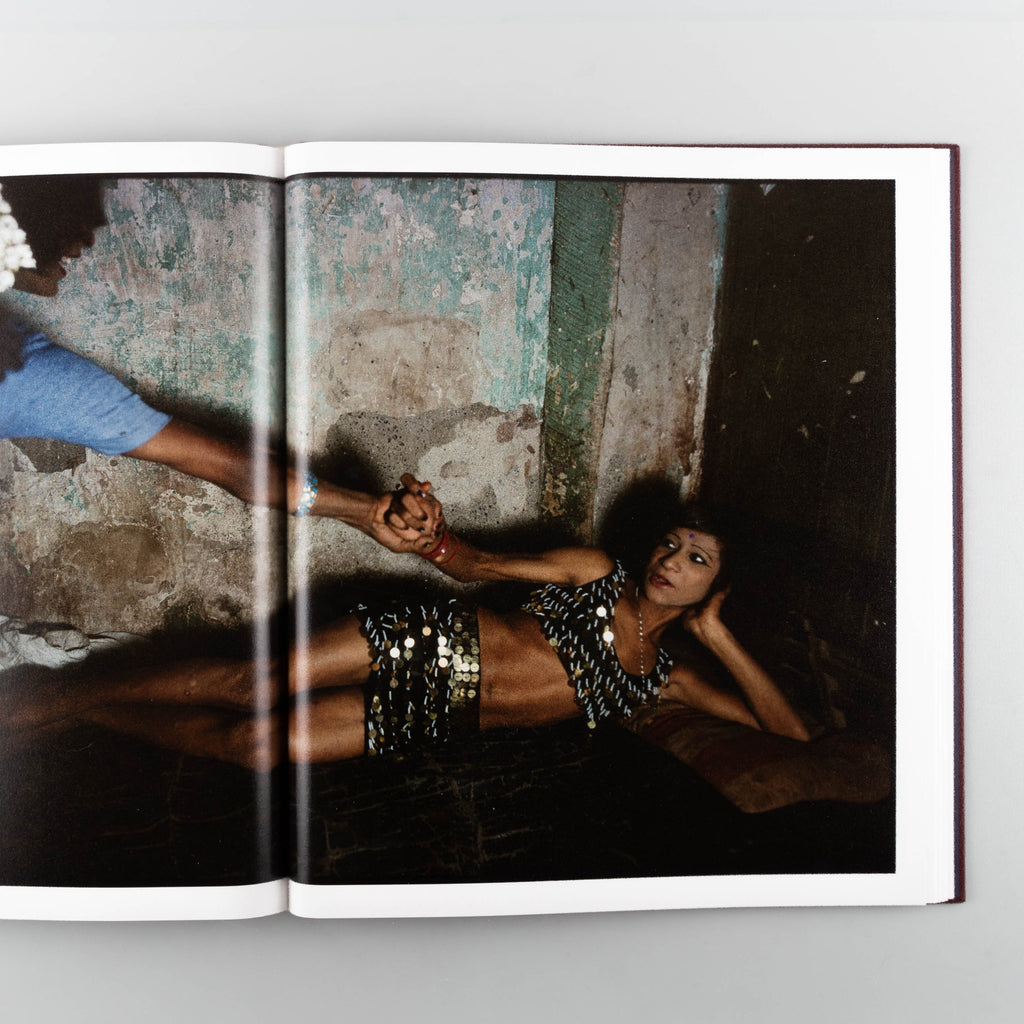 Falkland Road, Prostitutes of Bombay by  Mary Ellen Mark - 5