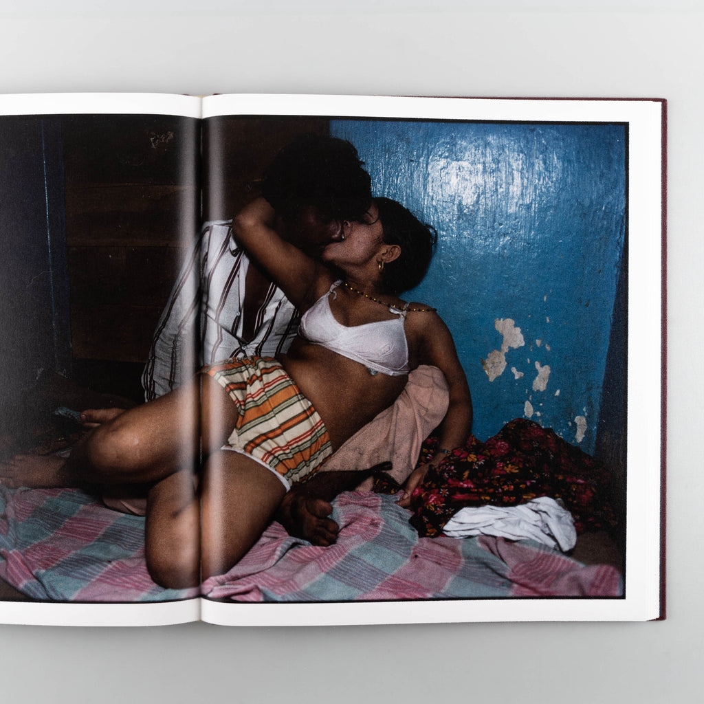 Falkland Road, Prostitutes of Bombay by  Mary Ellen Mark - 6