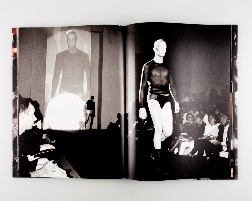 Front Row / Backstage by Mario Testino - 11