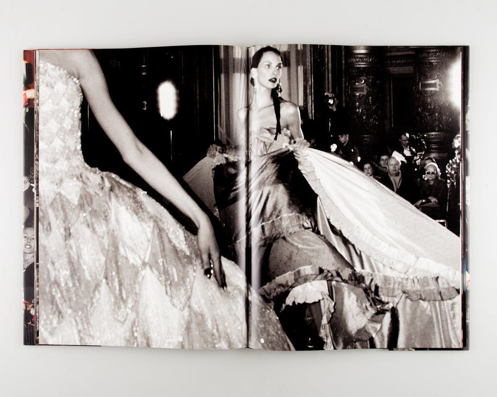 Front Row / Backstage by Mario Testino - 6
